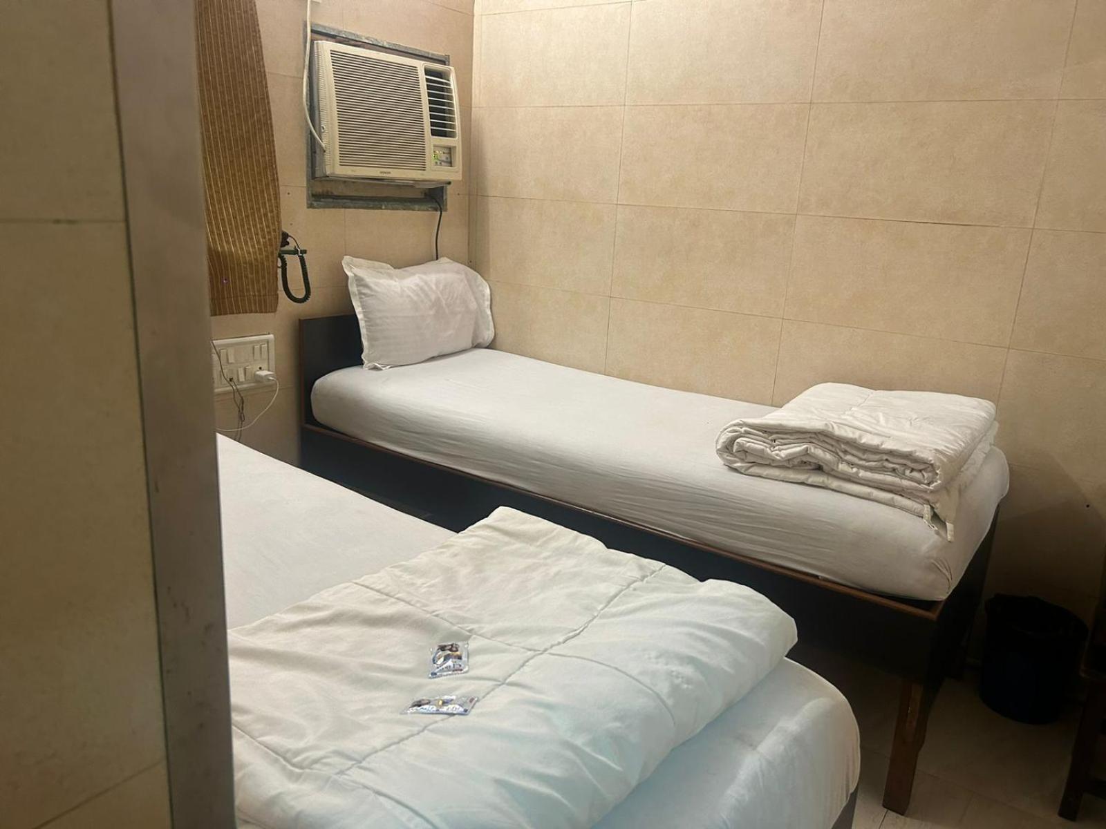 Hotel Kamal, Mumbai